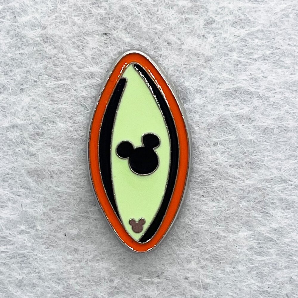 🔮 5/$25 Disney‎ Caribbean Beach Resort Surfboard Pin